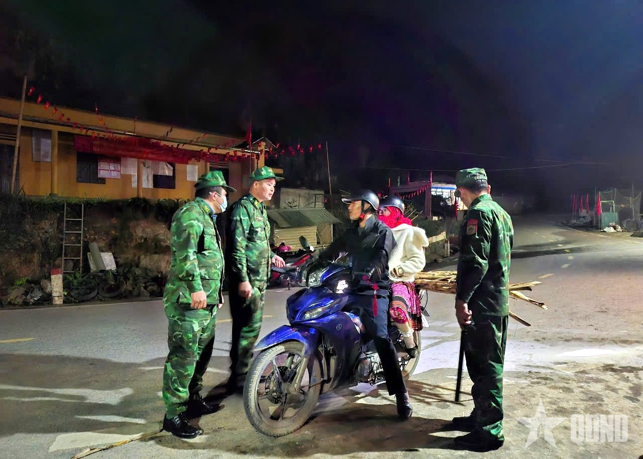 Đồn Biên phòng Cửa khẩu Săm Pun tăng cường tuần tra đêm bảo đảm an ninh cho ngày bầu cử

